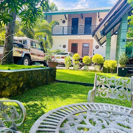 Aura Villa 波隆纳鲁沃 外观 照片