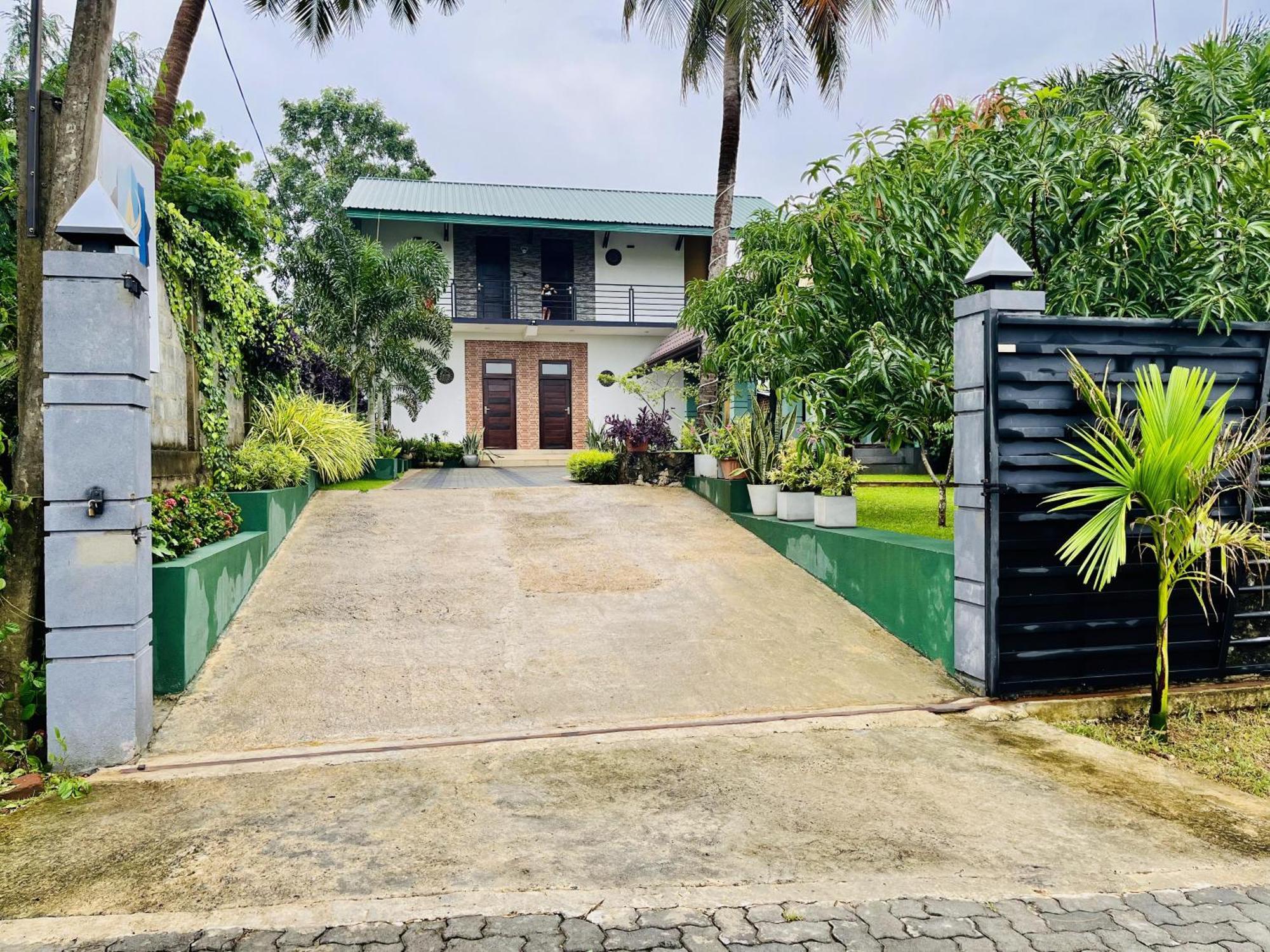 Aura Villa 波隆纳鲁沃 外观 照片