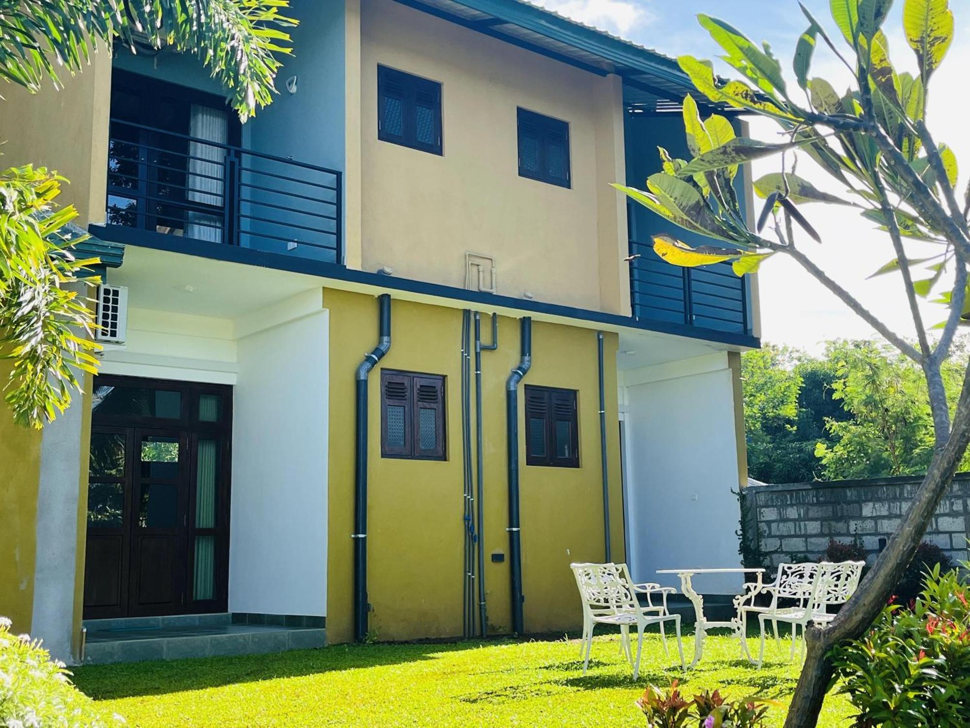 Aura Villa 波隆纳鲁沃 外观 照片