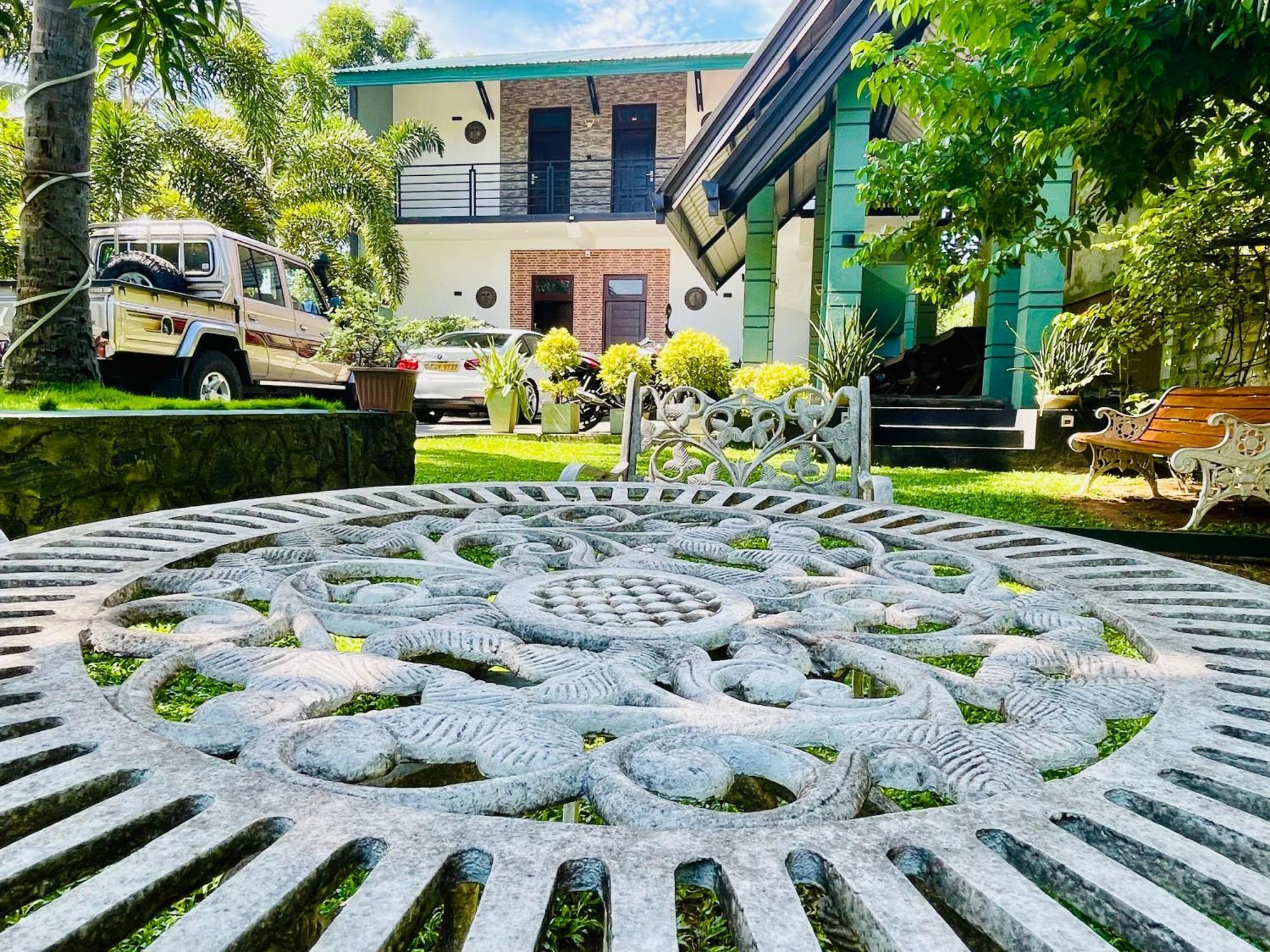 Aura Villa 波隆纳鲁沃 外观 照片